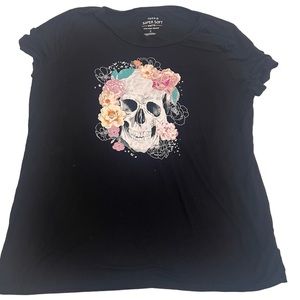 TORRID | Black graphic tshirt with skull and flowers